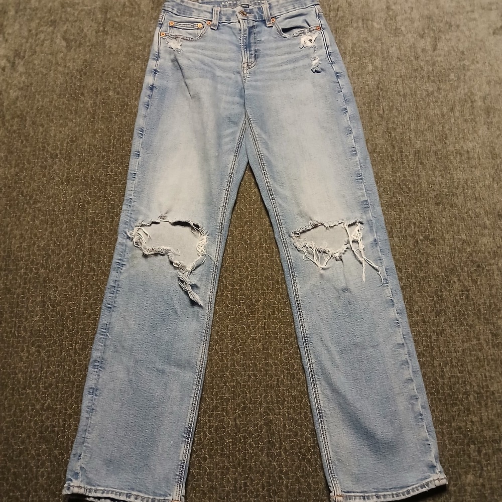 American Eagle Women 6 Long Stretch Distressed Straight Leg Jeans Light Blue